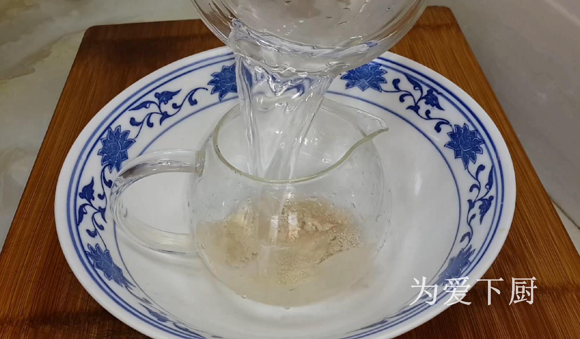 油條這做法才好吃，鍋裡炒一炒，個個焦脆香甜，出鍋全家人都愛吃