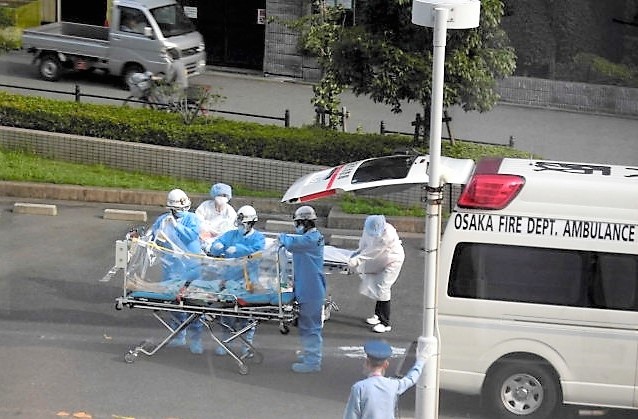 日本疫情急劇反彈，醫生護士紛紛臨陣脫逃，疫情定點醫院難以支撐