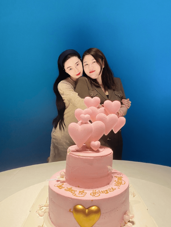 范冰冰40岁生日会太惨淡！明星好友全缺席，她穿裸色长裙美得自信