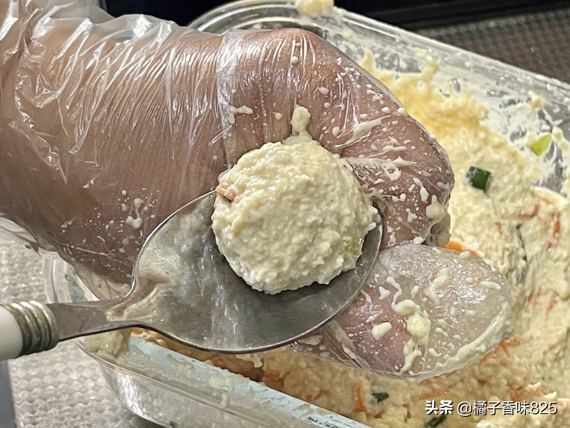 麻婆豆腐吃腻了，试试这个做法，一口一个的小丸子，不加肉也特香