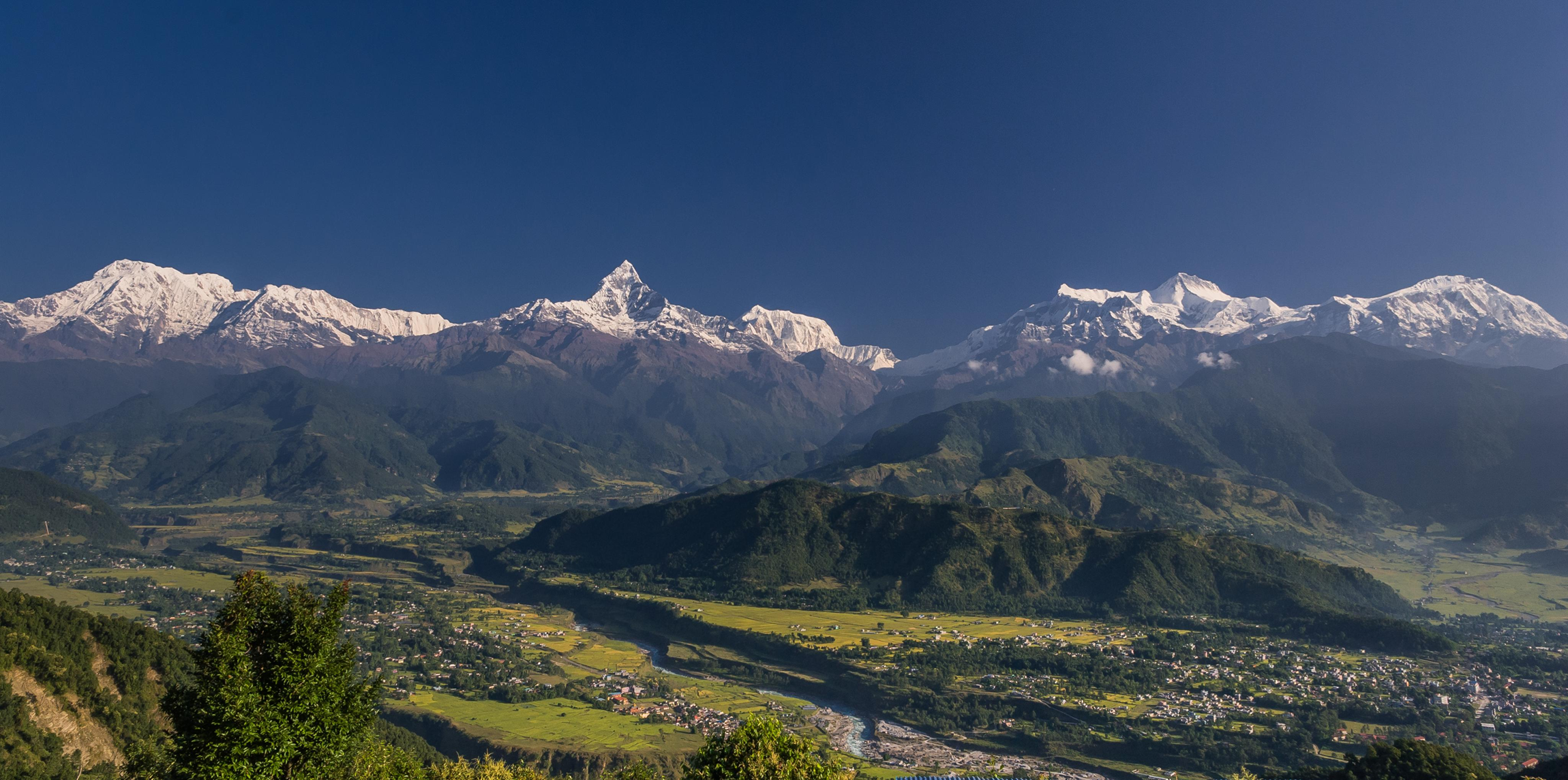 尼泊尔发生内乱，中国送来镇国神针；印度又难
