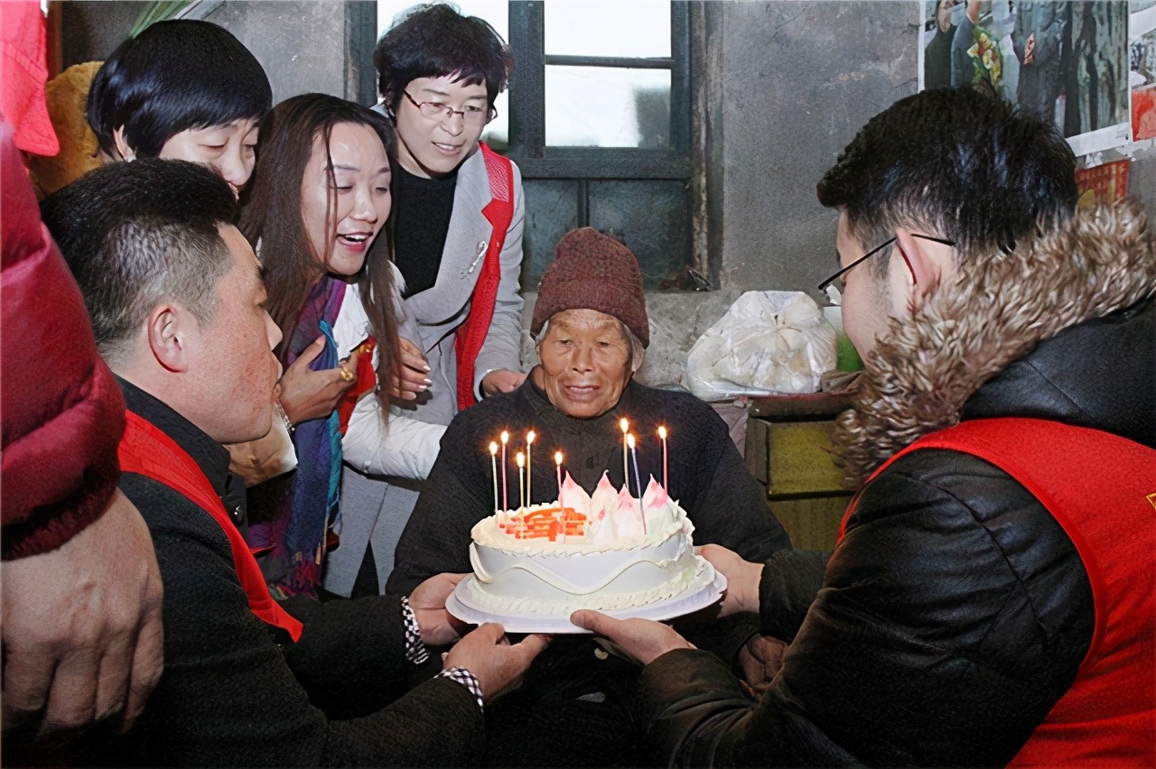 转帖 中国家庭一大悲哀 老人都去世了 家族还会聚会吗 倪海厦去世的真正原因 转帖 大琼海网
