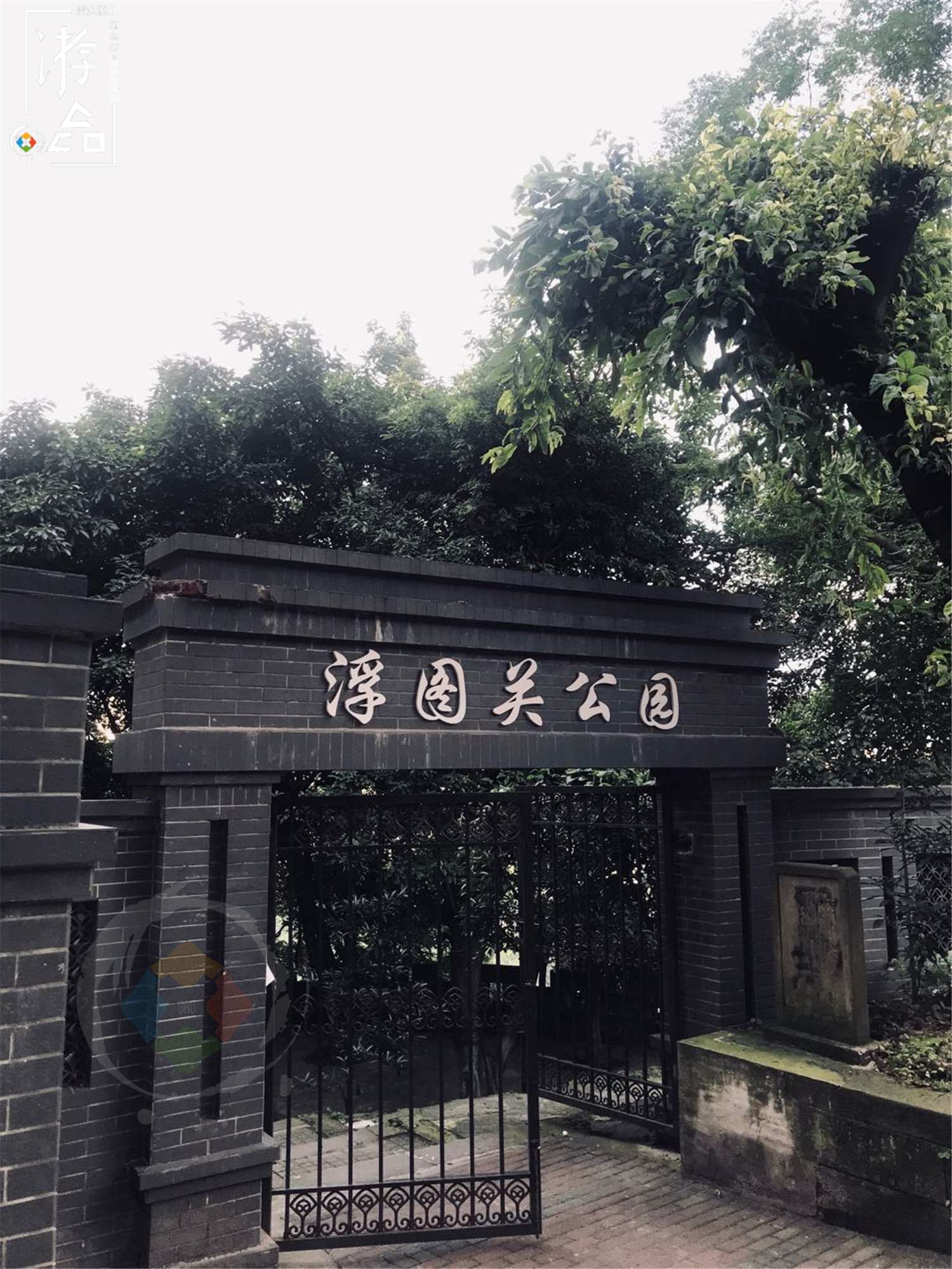 日本人评价重庆肖家湾，通往电视塔的坡道，被称神似宫崎骏的电影