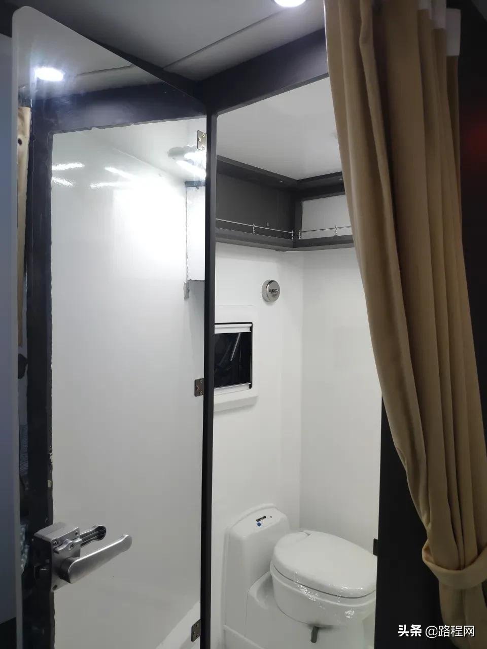 �׿���Ῠ�������ߣ�320L��ˮ�� �Ĵ�������31.8W��