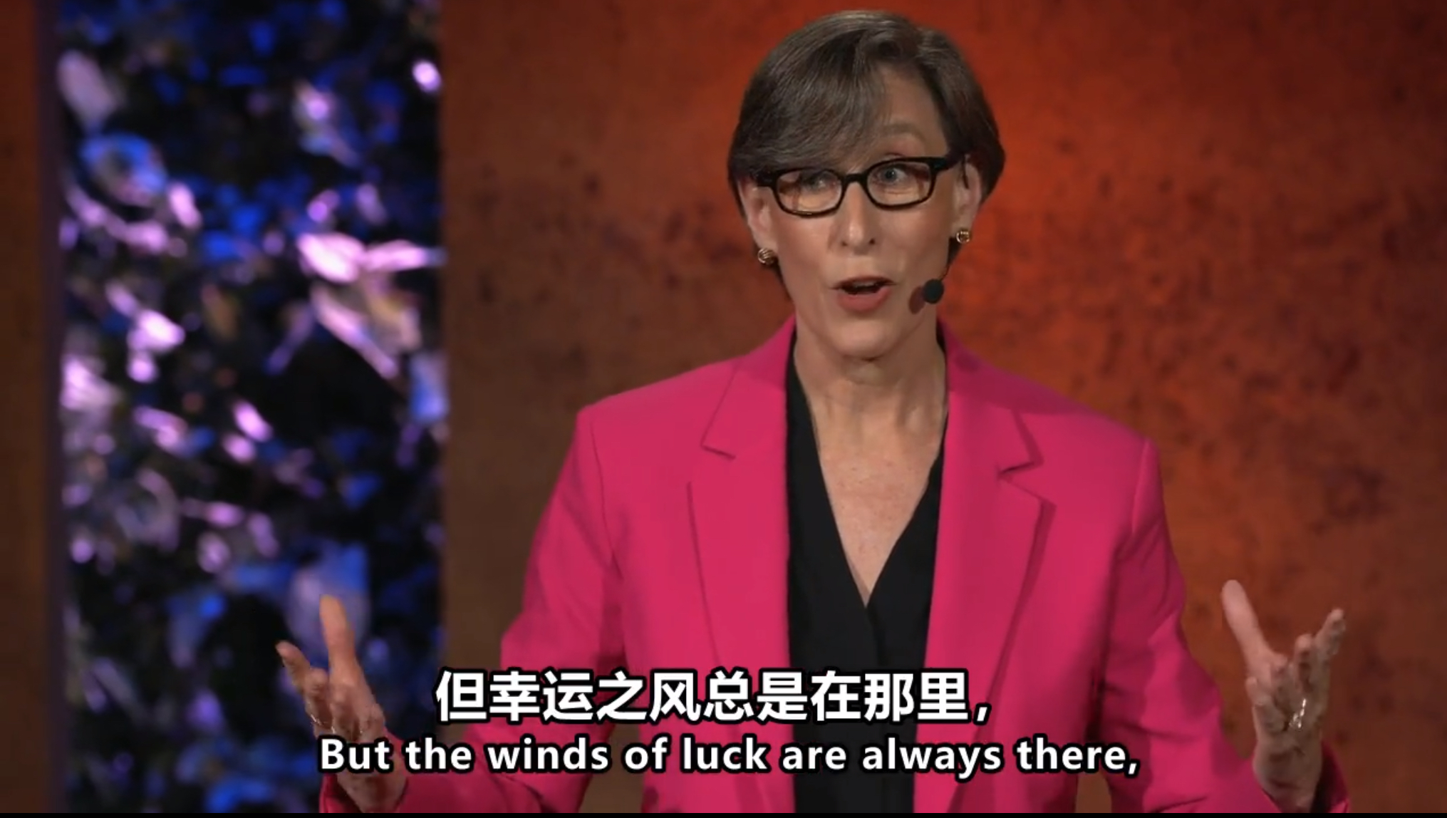 就像蒂娜说的:"是的,有时人们出生在糟糕的环境中;有时,运气像一道