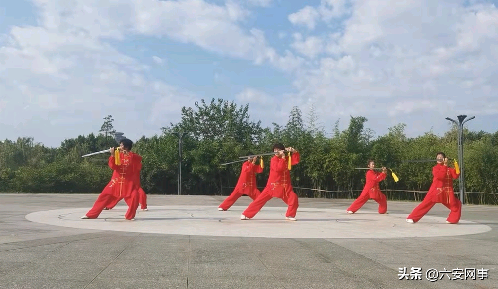 六安"創城"迎喜事,紅花又落體育家