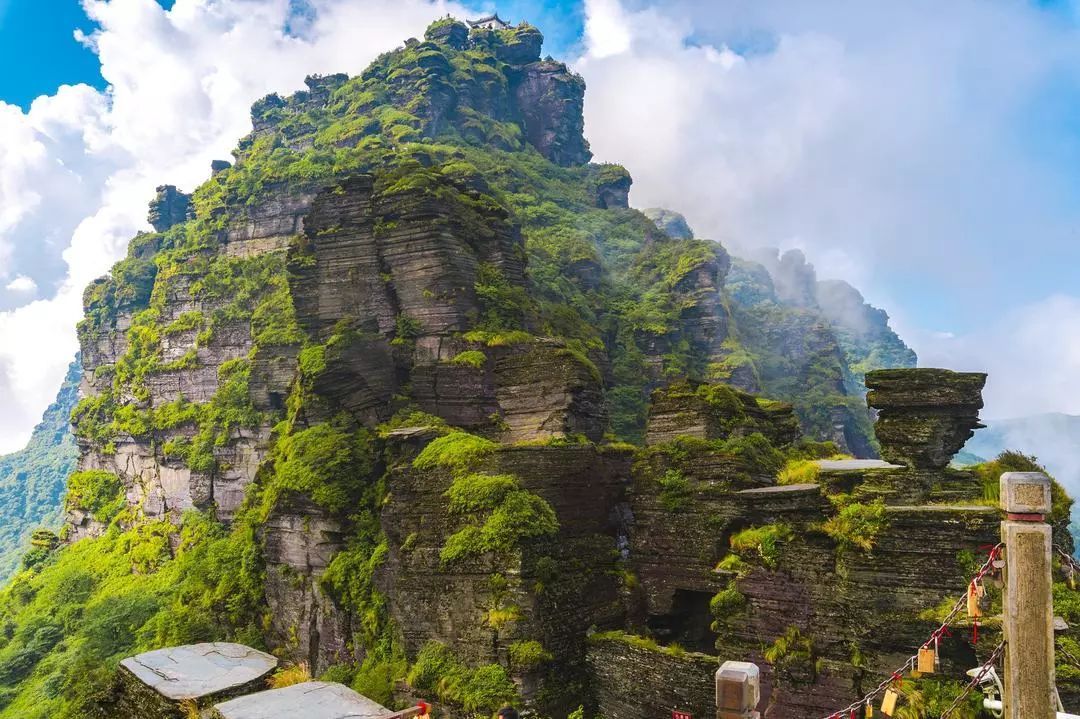 贵州一避暑名山走红，有禅雾与佛光等天象奇观，为千年佛教名山