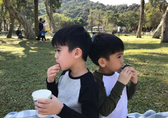 林志穎：除夕夜和老婆端坐高堂，三個兒子依次上前領取過年壓歲錢