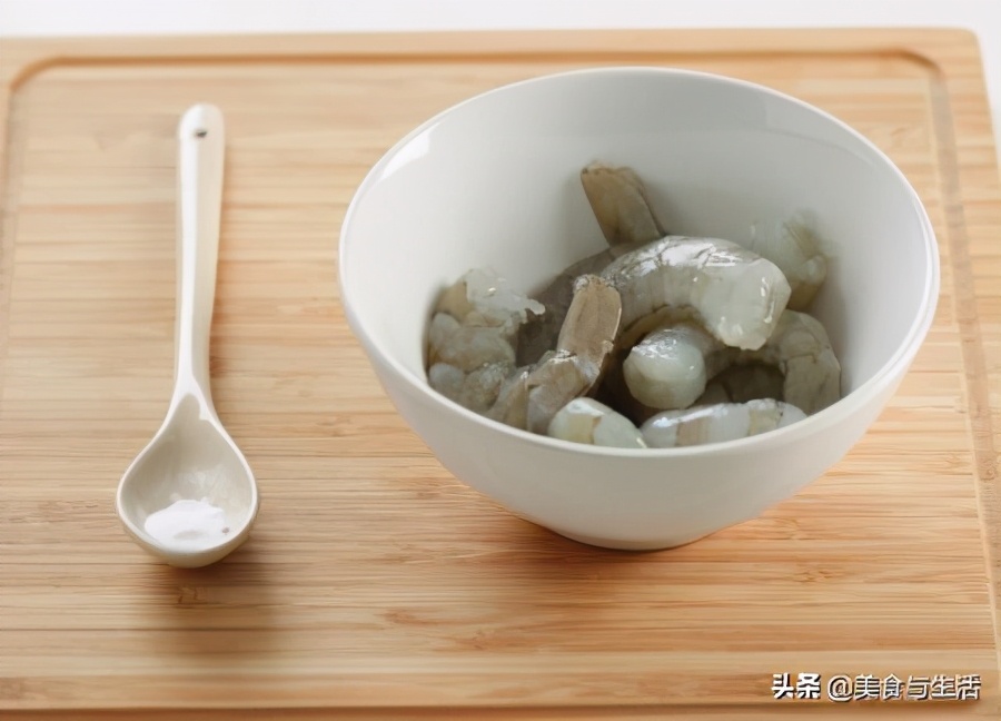 教你在家做春捲，從攤餅皮到成品，步驟簡單詳細，宴客上桌真不錯