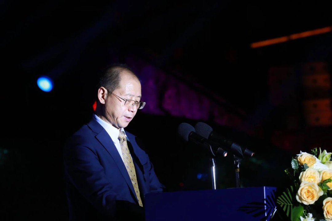 東鵬榮獲“2020年巖板制造企業(yè)綜合實(shí)力獎(jiǎng)”