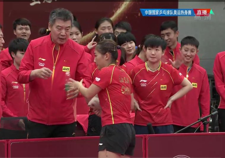 国乒打响性别大战！奥运热身赛女团2-1战胜男团，刘诗雯不敌马龙