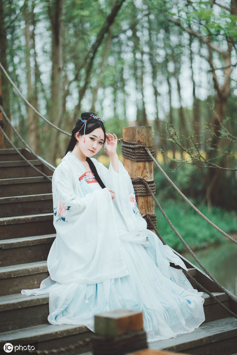 赞美湖光山色的绝美诗句 描写湖光山色的古诗大全图片