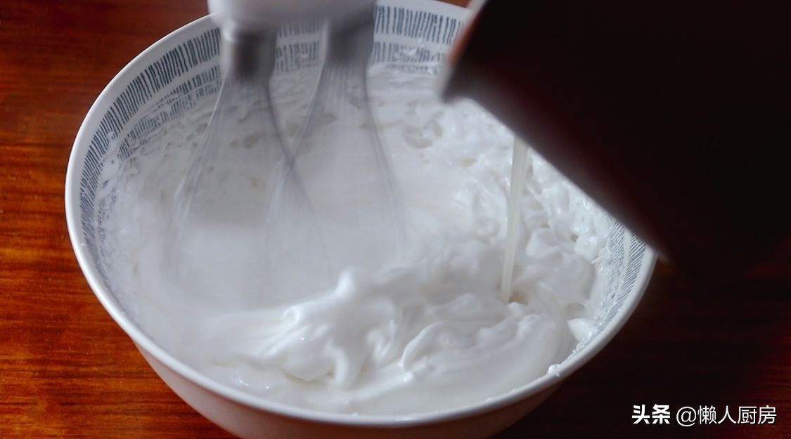 這是棉花糖的簡單做法，只需要4種食材，還可做雪花酥、牛軋糖