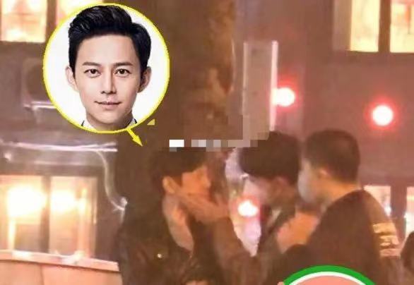网友破案：跟何炅牵手的神秘男子，疑似比他小22岁的男星费启鸣
