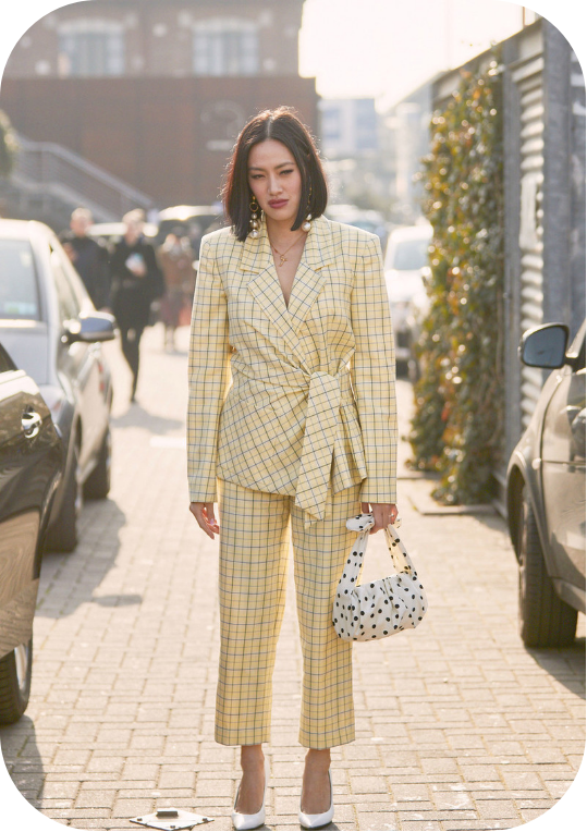 复古风今年强势来袭，款式百搭的格纹裤“卷土