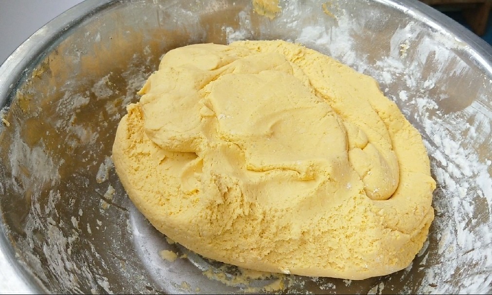 Pumpkin pie is really delicious in this way. It's easy to make, sweet and soft, you can't buy it outside
