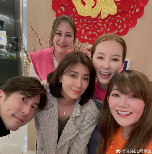 賈靜雯兩個女兒好美，咘咘恬靜淑女，3歲Bo妞越來越粘爸爸