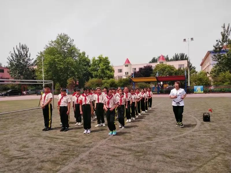 枣庄市立新小学开启“强镇筑基 教研先行”新篇章(图1)