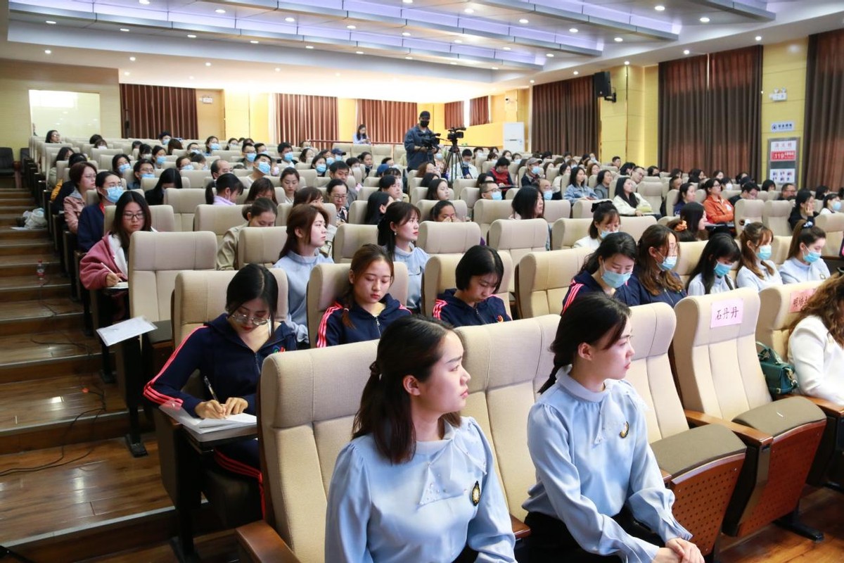 郑州市中原区阳光小学举办小幼衔接专家讲座活动