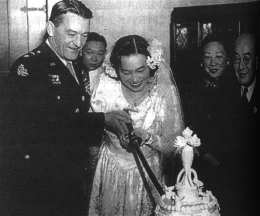 她是战地记者，嫁给美国丈夫后，陈香梅的最大