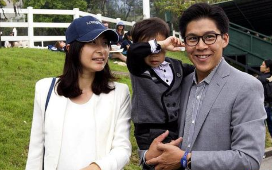 霍启刚孩子吃早餐照片走红，网友竖起大拇指：