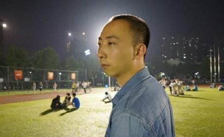 他上春晚33次，老婆成了他的专职司机，儿子30岁了混成这样