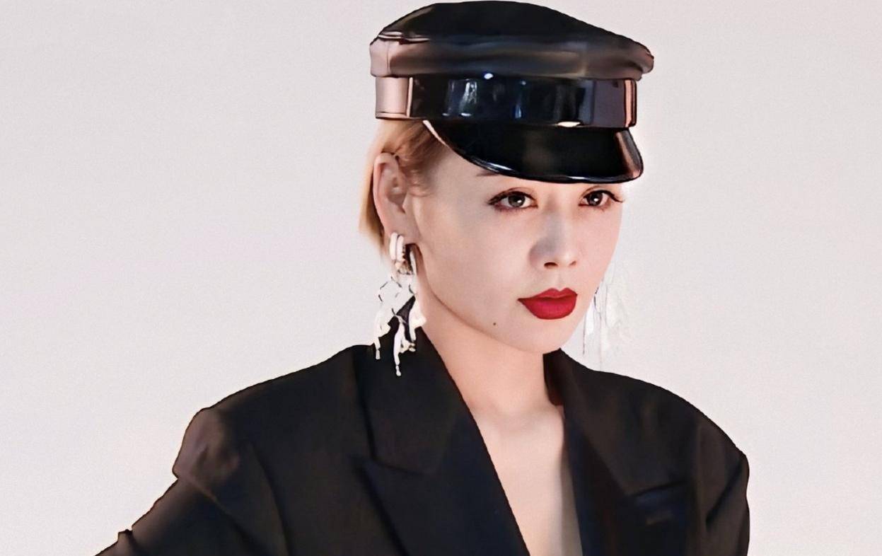 《浪姐》被指营销先行，张萌金晨在公共场合练舞，练习室它不香吗