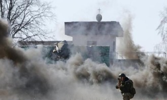 战火突然在俄边境点燃，俄精锐旅雇佣兵阵地遭