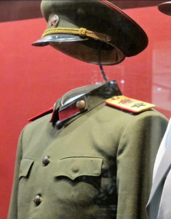 图片详解：建国以来，人民解放军经历的15次军服变迁发展历程