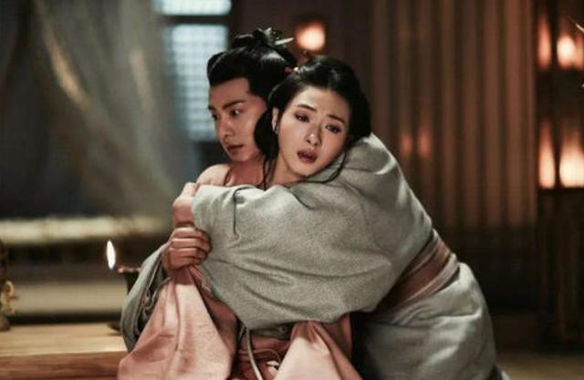 本是一个窝囊皇帝，当了十三年的傀儡后，却因