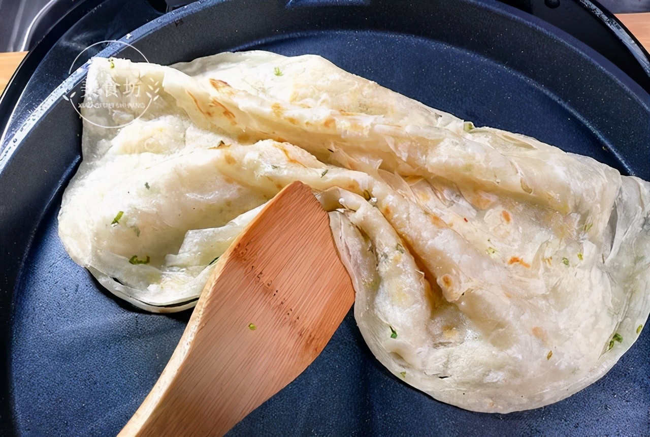 10分鐘就能出鍋的千層餅，不用燙麵，照著做保證不干不硬