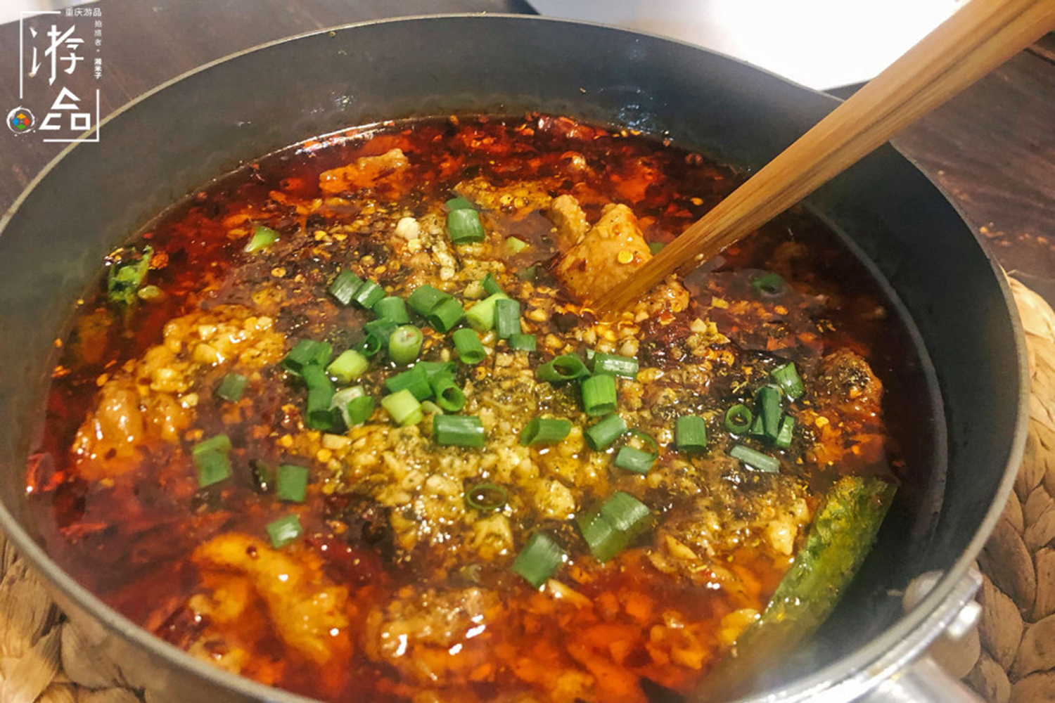 水煮肉片麻辣鲜香，以肉为主蔬菜为辅，用什么菜打底才是正确的？