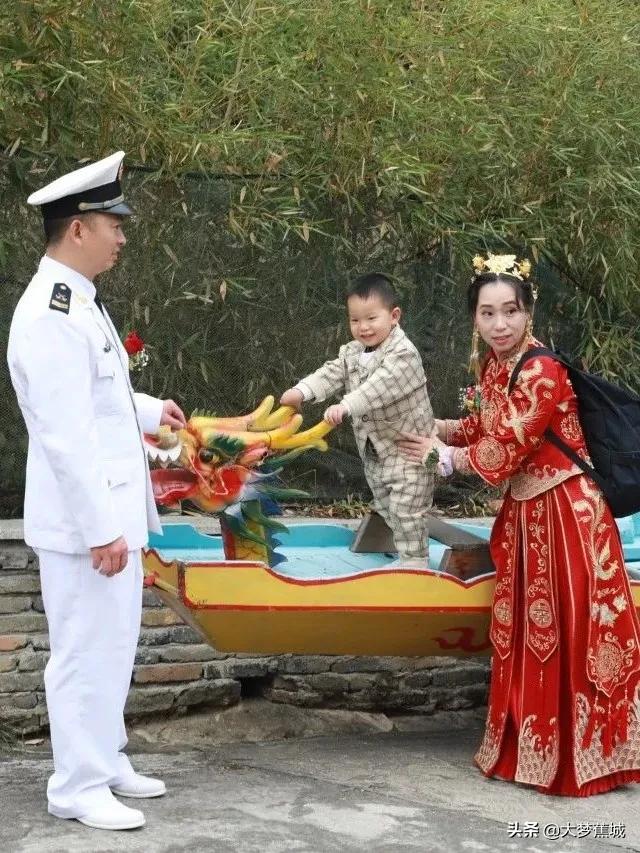 见证水兵&军嫂的幸福时刻，30对新人的集体婚礼这么浪漫……