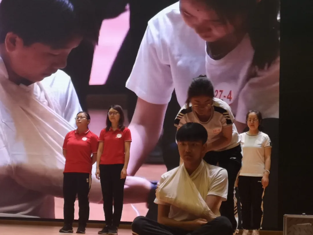 呵护生命 爱心相伴丨双流实小东区参加区红十字应急救护职工技能赛