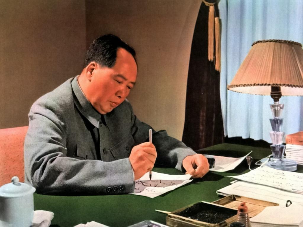毛澤東一生四次拒上人民幣，為何人民幣上仍有毛主席像