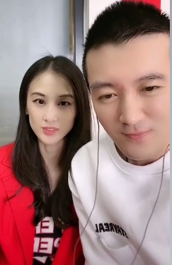 练舞也不忘视奸老公？黄圣依深夜看杨子直播，