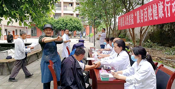 丰都县龙河镇：情系山区敬老院 端午义诊送爱心