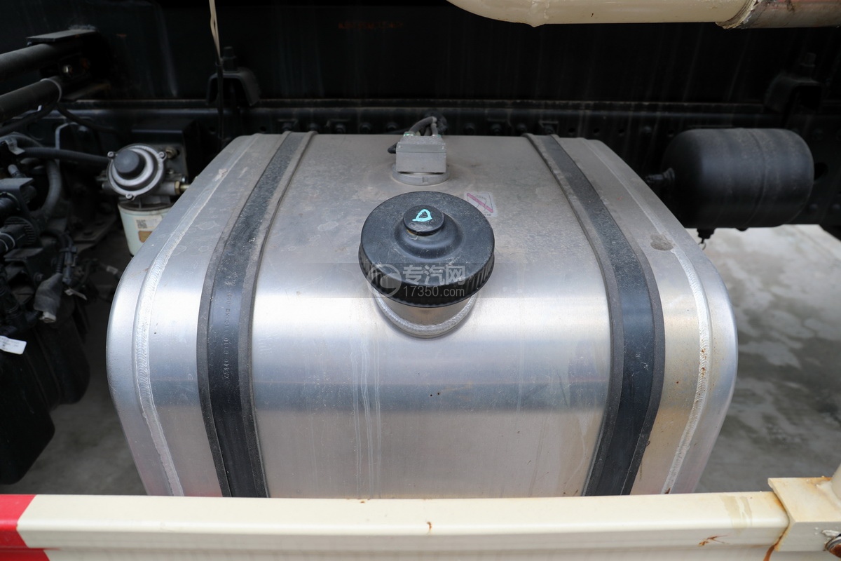 散装水泥专用车——东风单桥国六粉粒物料运输车