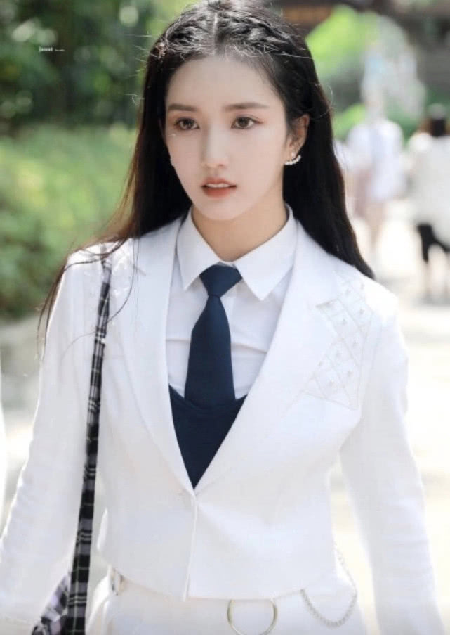 《创3》官宣破百万粉丝学员，陈卓璇仅排第二，