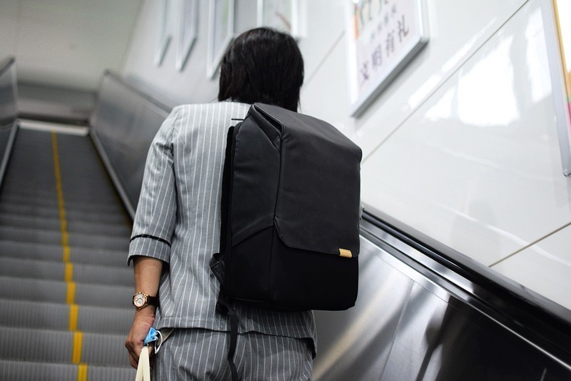 城市焦点 地平线8号零感背包