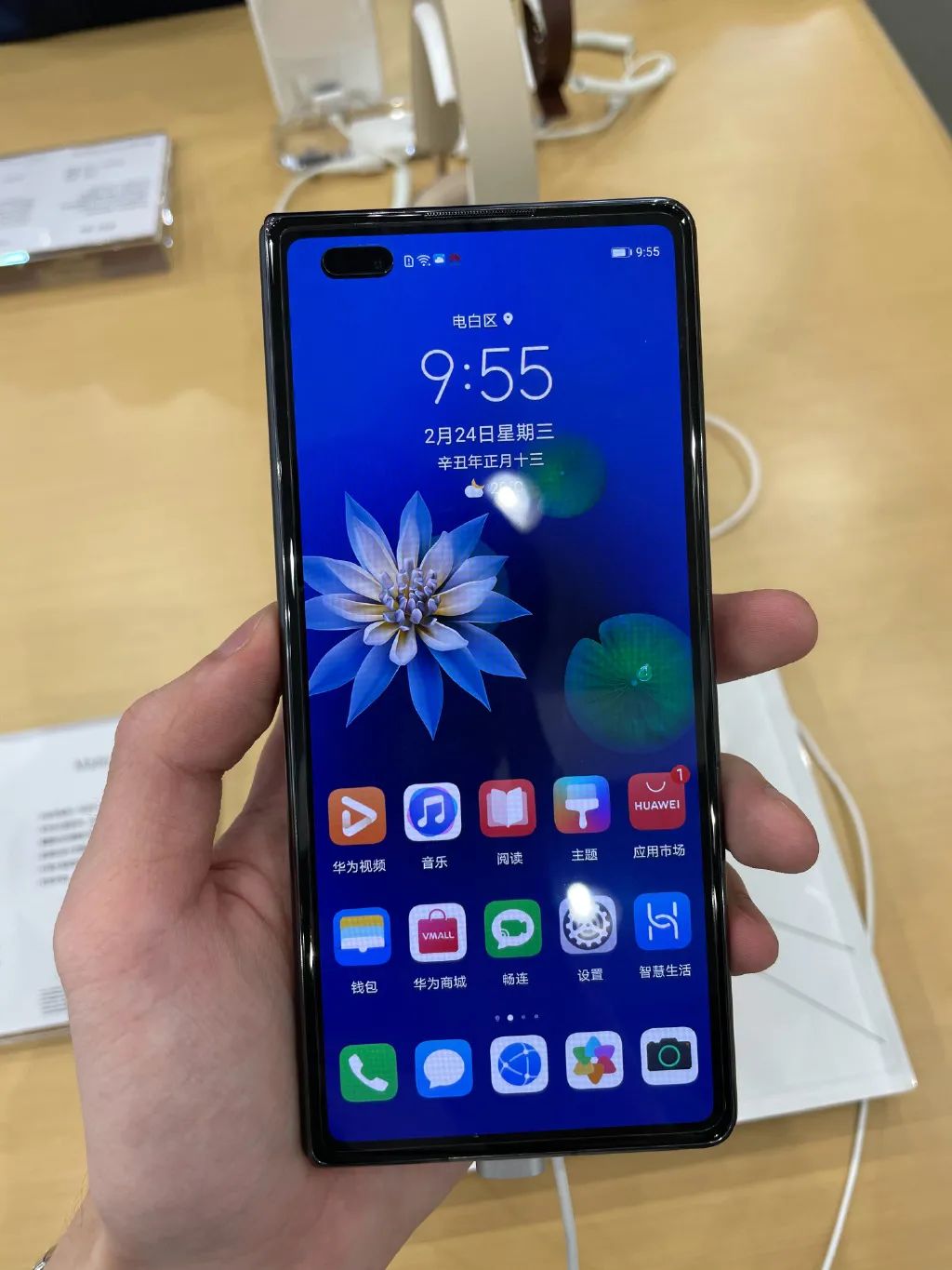 华为手机零件订单缩减60%，只能去养猪、挖矿了