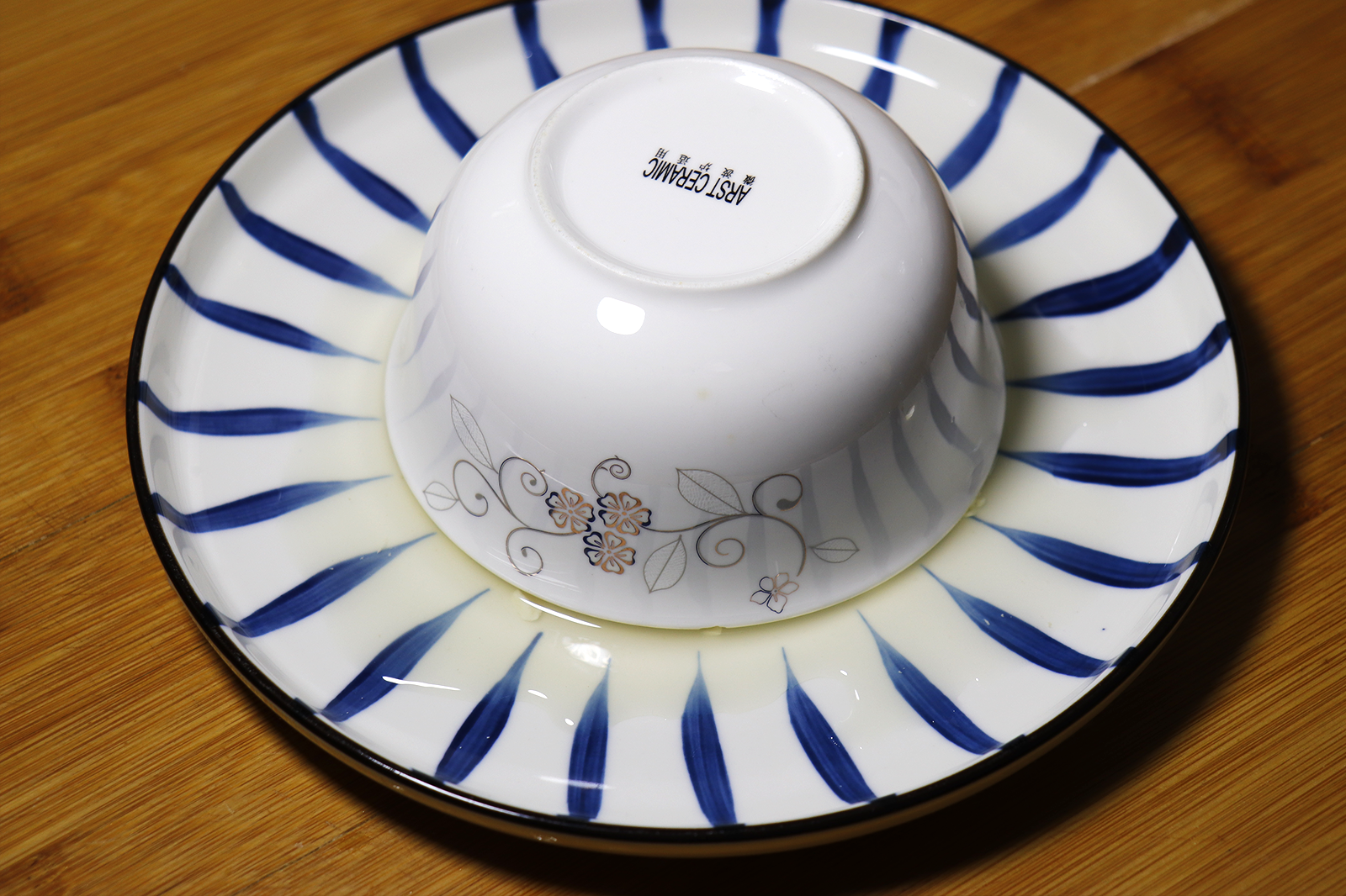 皮蛋放鍋裡蒸一蒸，飯店38元一份，在家做成本8元，待客太有面子