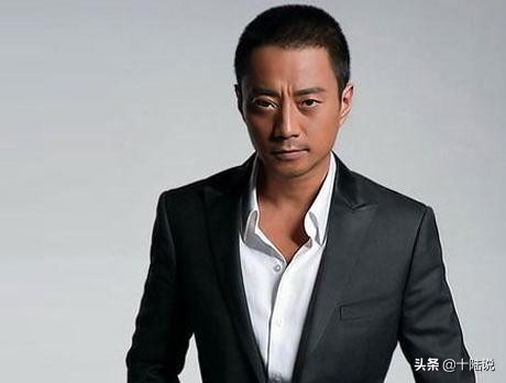 “胡子一刮，人设崩塌”的男星，张涵予不算什