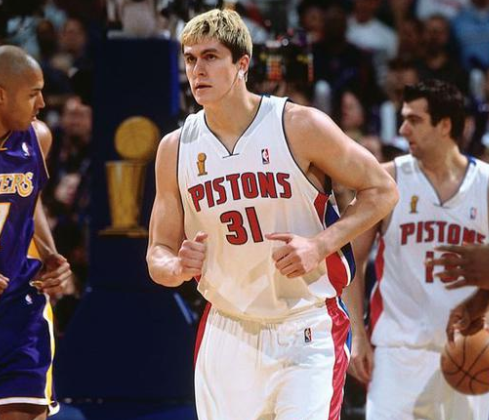 榜眼在美职篮郁郁不得志，回家改打拳击，三分