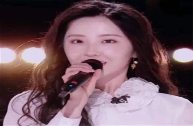 王艺瑾的师兄，刘些宁的师兄，陈卓璇的师兄，看到张艺凡：巨星