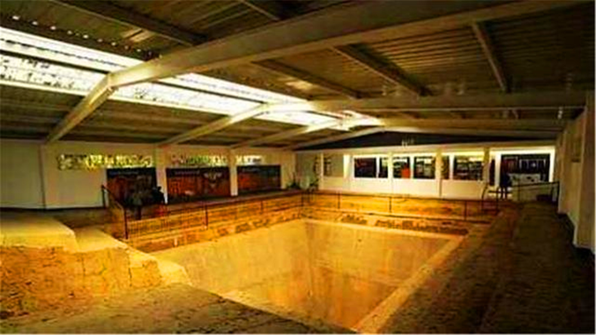 2000年前女尸无人敢解剖，年轻小伙自告奋勇，解