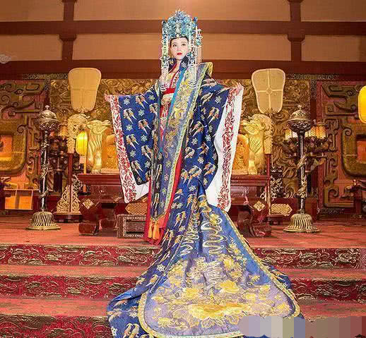 武则天死后300多年，中国差点又出1位女皇帝，去世前身穿龙袍