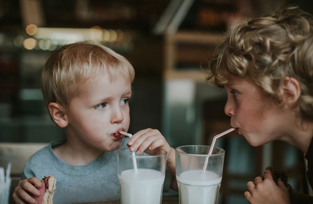 變味的學生奶：調制乳替代純牛奶，問題奶頻發，伊利也曾中招