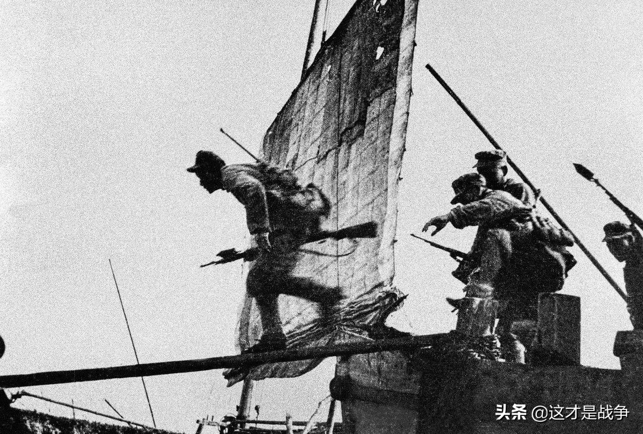 他喝了半瓶酒踏进了战友家，刚说两句话，战友