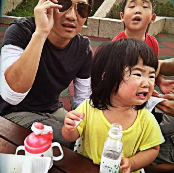 11岁曹华恩逆袭式长大，眉目清秀越来越像妈，曾儿时录综艺被嫌丑